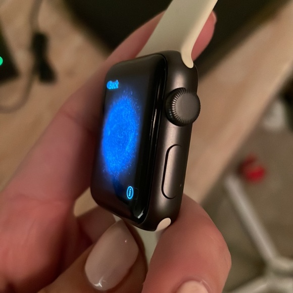 Apple Watch series 2 like new - Picture 5 of 5